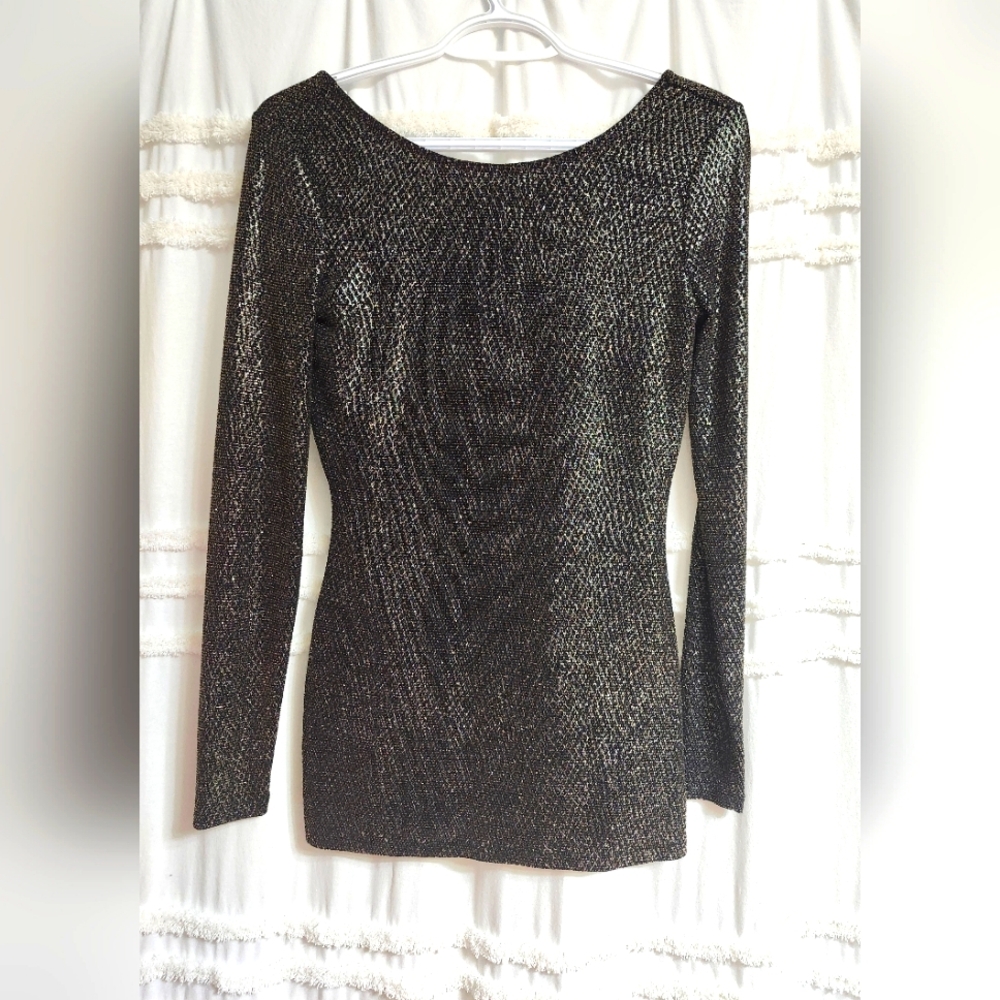 Excellent condition Cache top with metallic.  Size xs. Price Is Firm. Ty